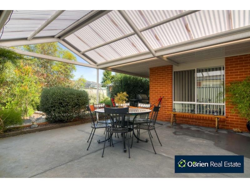 3 Maddock Drive, Cranbourne East VIC 3977