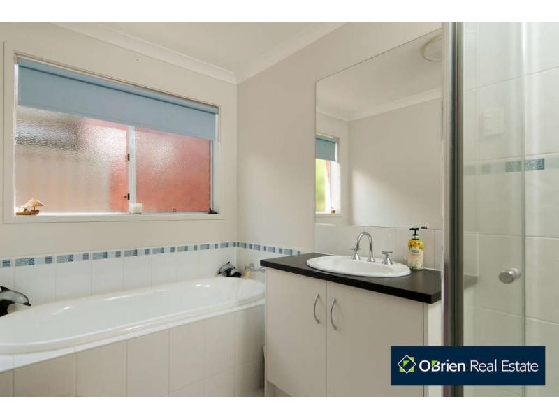 3 Maddock Drive, Cranbourne East VIC 3977