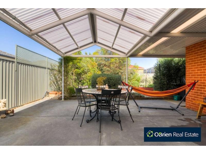 3 Maddock Drive, Cranbourne East VIC 3977
