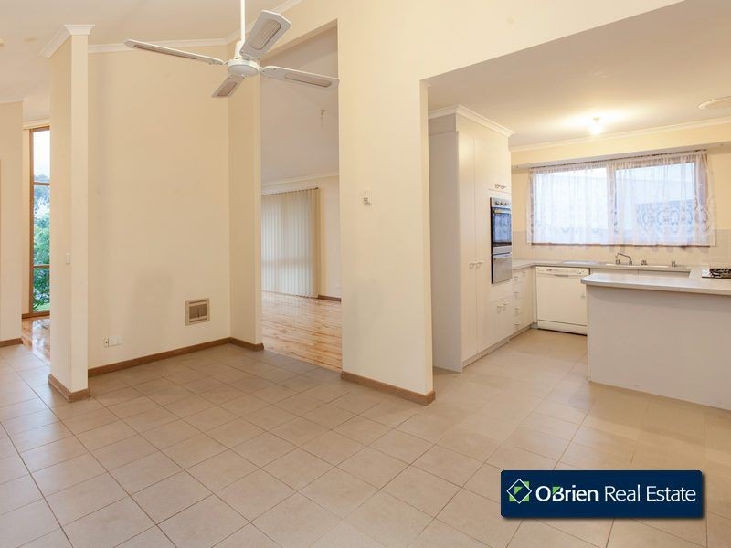 11 Royston Avenue, Berwick VIC 3806