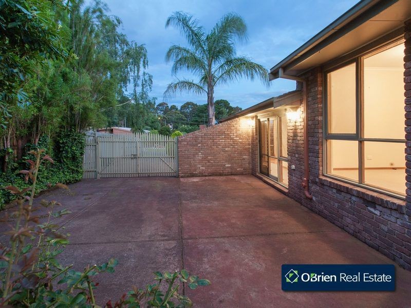 11 Royston Avenue, Berwick VIC 3806