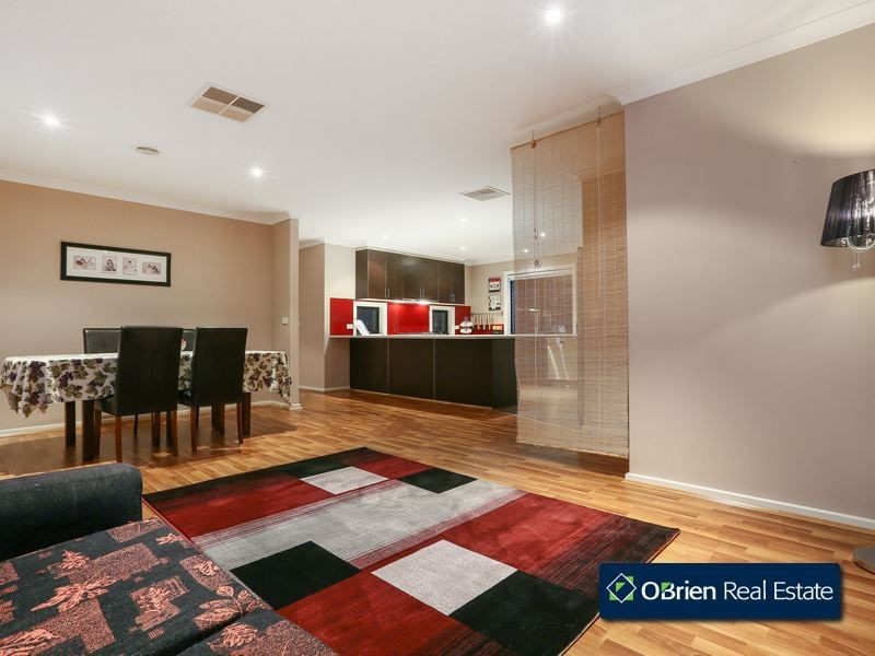 37 Rodlarni Crescent, Berwick VIC 3806