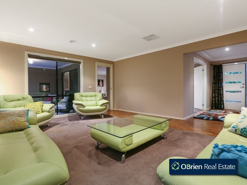 37 Rodlarni Crescent, Berwick VIC 3806