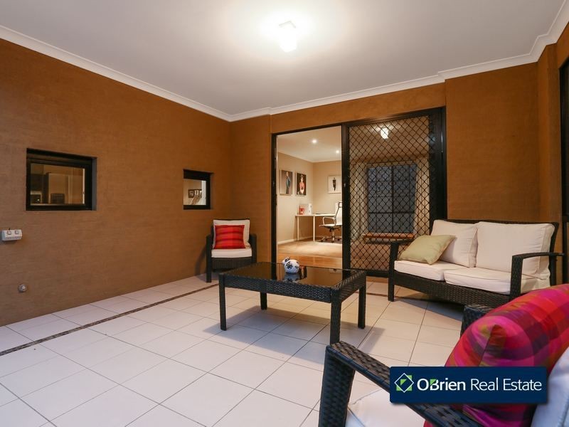 37 Rodlarni Crescent, Berwick VIC 3806