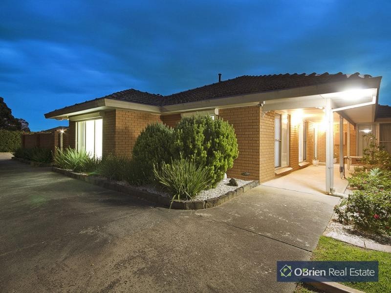 90-92 Lesdon Avenue, Cranbourne VIC 3977