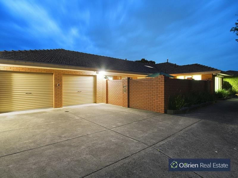 90-92 Lesdon Avenue, Cranbourne VIC 3977