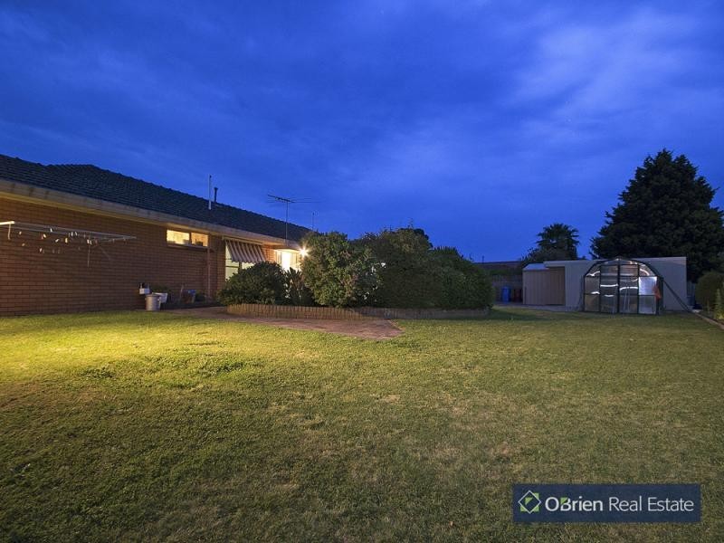 90-92 Lesdon Avenue, Cranbourne VIC 3977