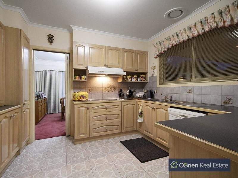 90-92 Lesdon Avenue, Cranbourne VIC 3977