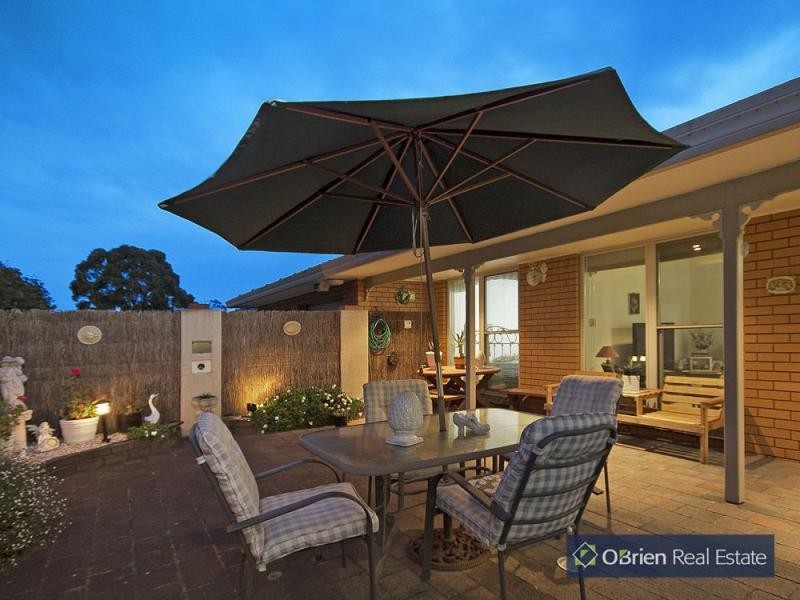 90-92 Lesdon Avenue, Cranbourne VIC 3977