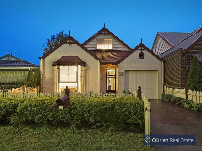 2/44 Sunnyside Drive, Berwick VIC 3806