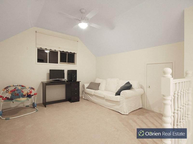 2/44 Sunnyside Drive, Berwick VIC 3806