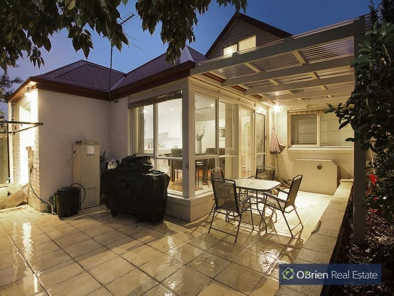 2/44 Sunnyside Drive, Berwick VIC 3806