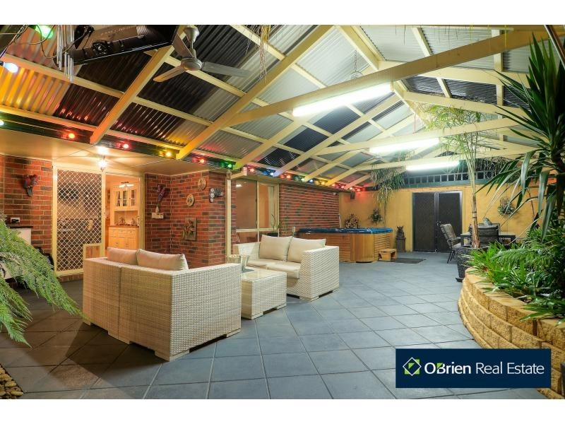 28 Caversham Terrace, Lynbrook VIC 3975