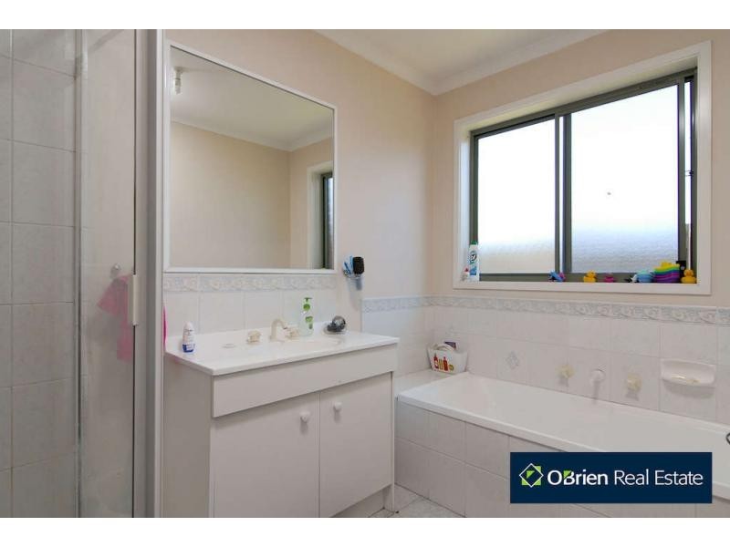 34 Bellarine Drive, Cranbourne VIC 3977
