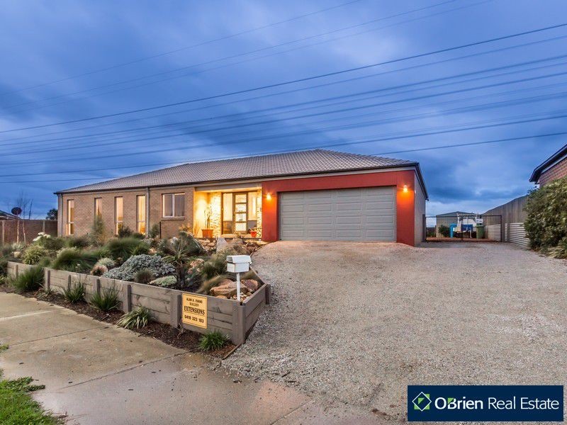 80-82 Scarborough Avenue, Cranbourne West VIC 3977
