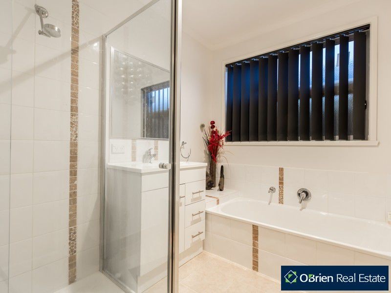 80-82 Scarborough Avenue, Cranbourne West VIC 3977