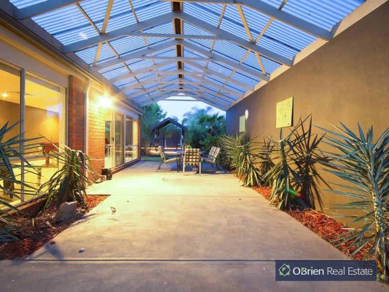 4 Merion Vista, Cranbourne VIC 3977