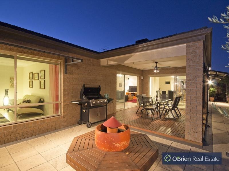 109 Rosebank Drive, Cranbourne North VIC 3977