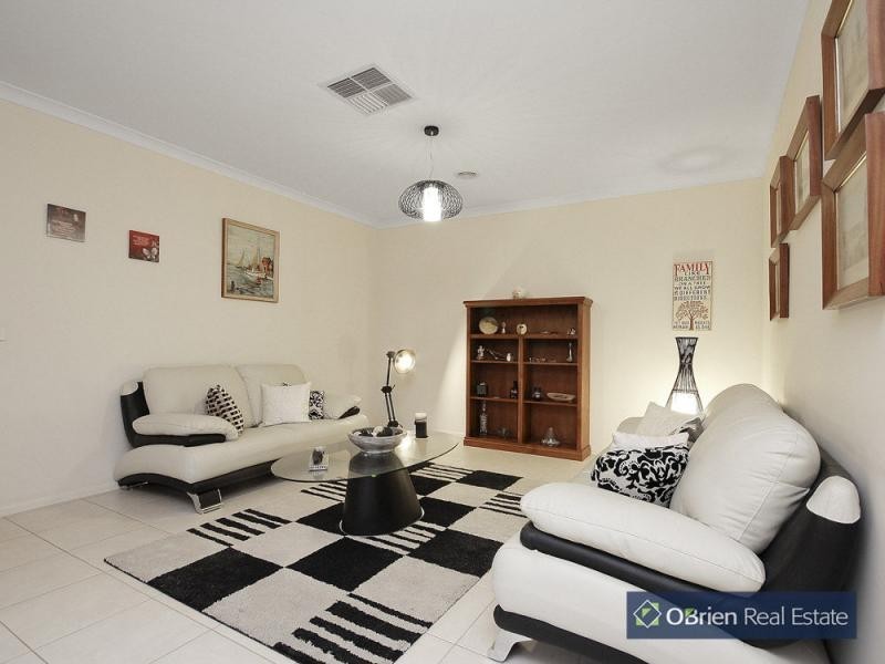 109 Rosebank Drive, Cranbourne North VIC 3977