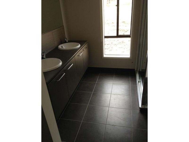 21 Brightstone Drive, Clyde North VIC 3978