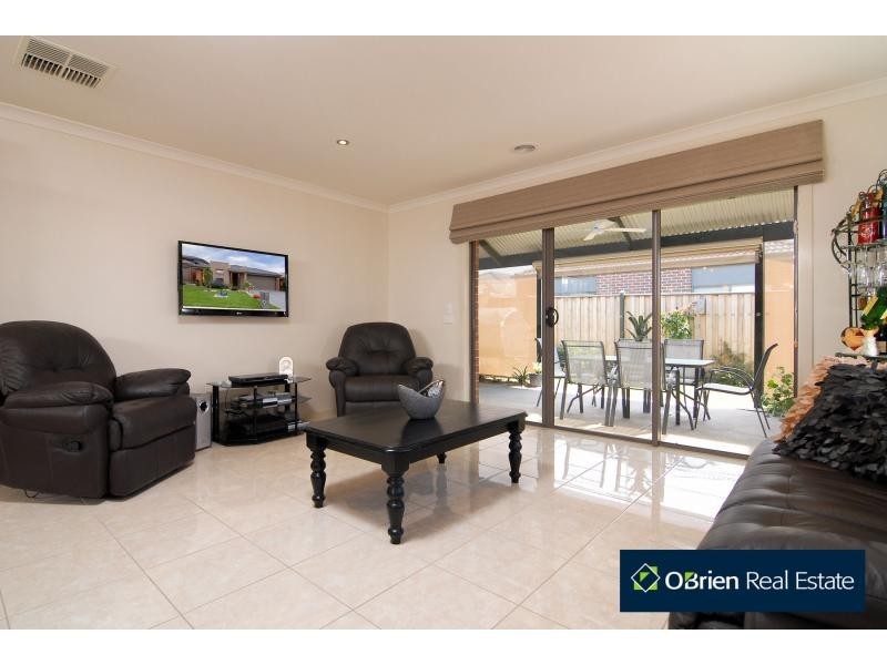 9 Rock Daisy Drive, Cranbourne VIC 3977