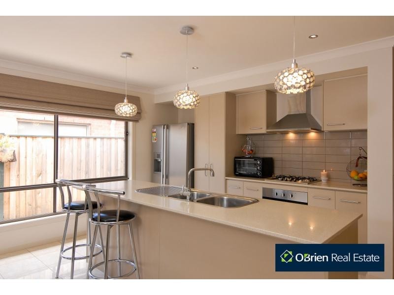 9 Rock Daisy Drive, Cranbourne VIC 3977