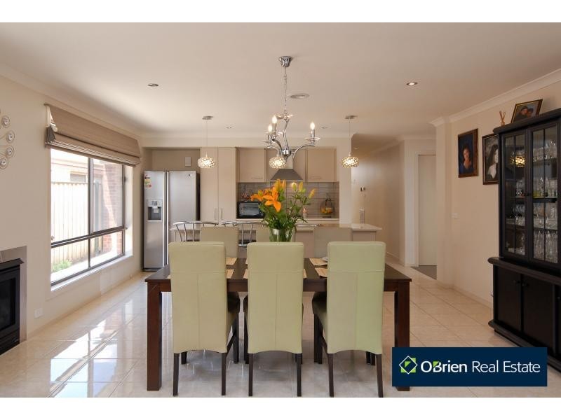 9 Rock Daisy Drive, Cranbourne VIC 3977