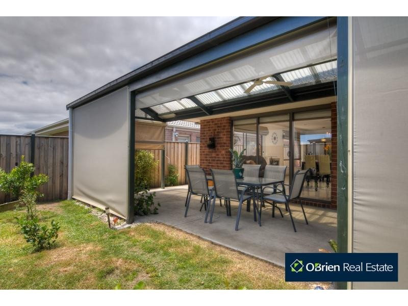 9 Rock Daisy Drive, Cranbourne VIC 3977