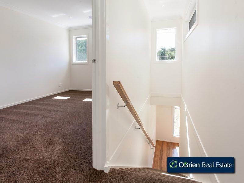16a Lyall Road, Berwick VIC 3806
