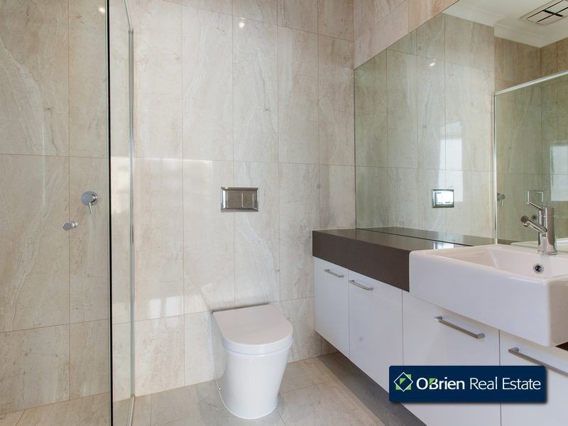 16a Lyall Road, Berwick VIC 3806