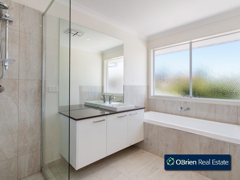 16a Lyall Road, Berwick VIC 3806