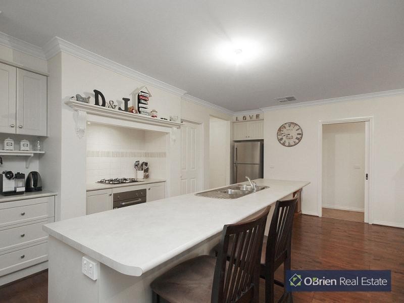 3 Waterside Drive, Drouin VIC 3818