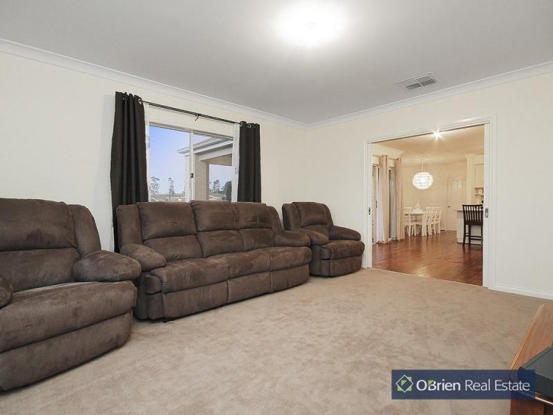 3 Waterside Drive, Drouin VIC 3818