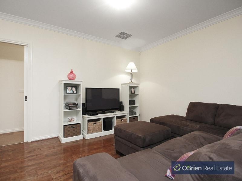 3 Waterside Drive, Drouin VIC 3818