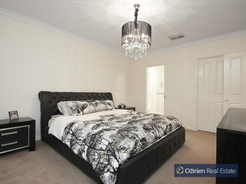 3 Waterside Drive, Drouin VIC 3818