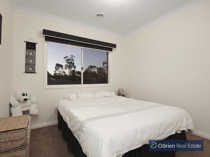 3 Waterside Drive, Drouin VIC 3818