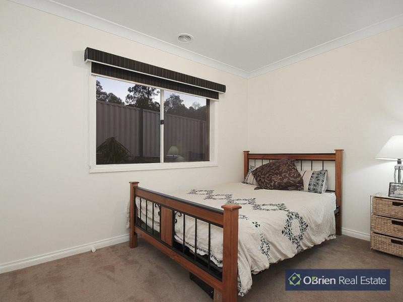 3 Waterside Drive, Drouin VIC 3818