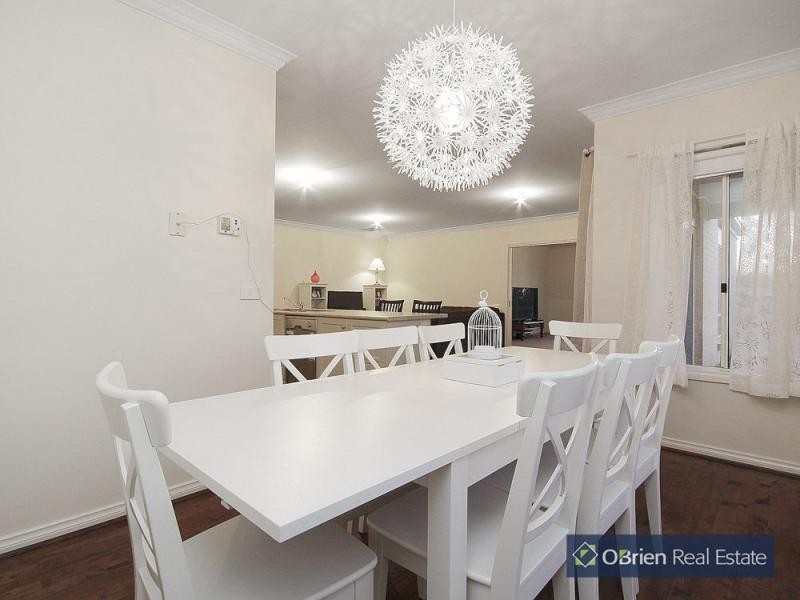 3 Waterside Drive, Drouin VIC 3818