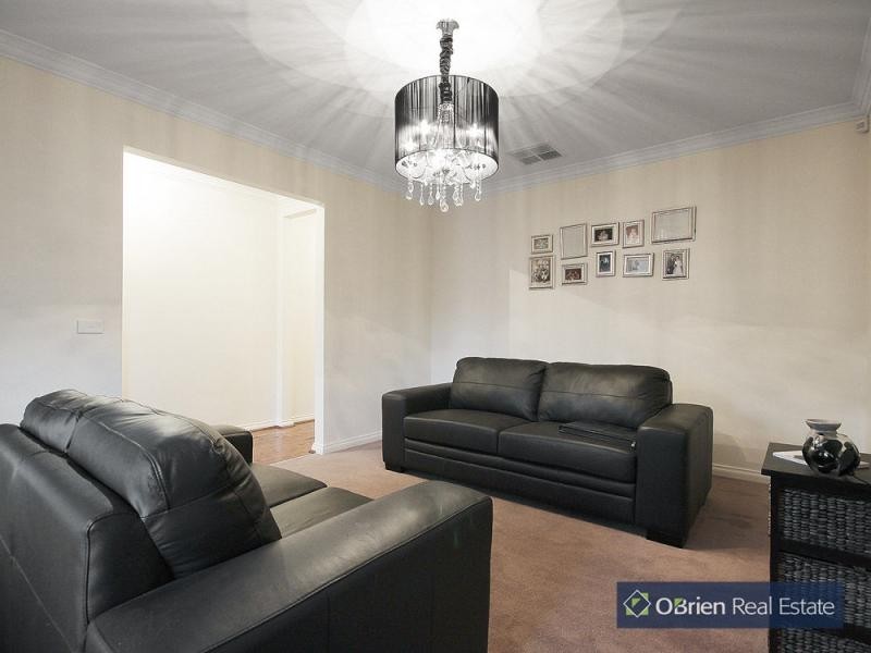 3 Waterside Drive, Drouin VIC 3818