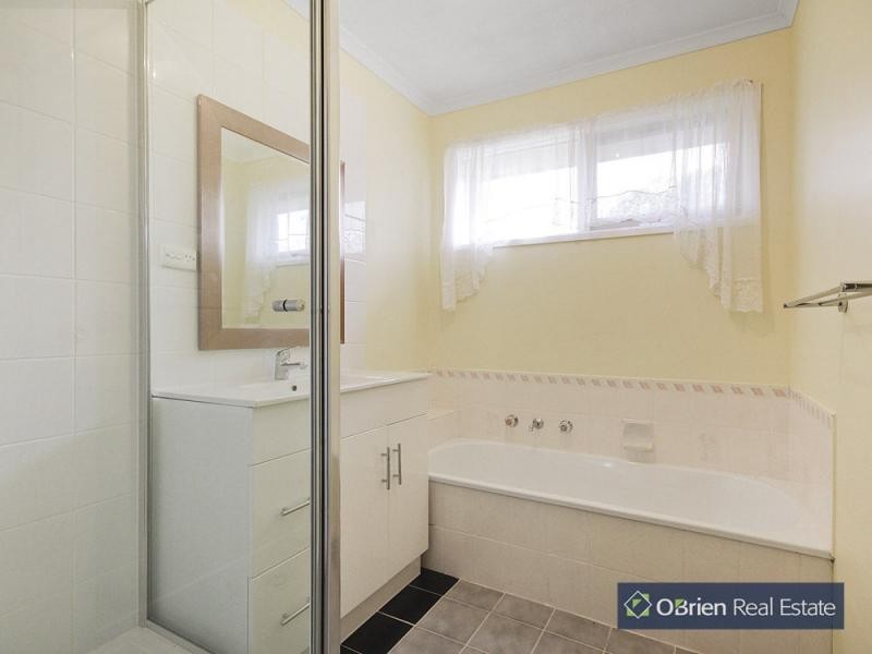 3 Elcan Avenue, Cranbourne West VIC 3977