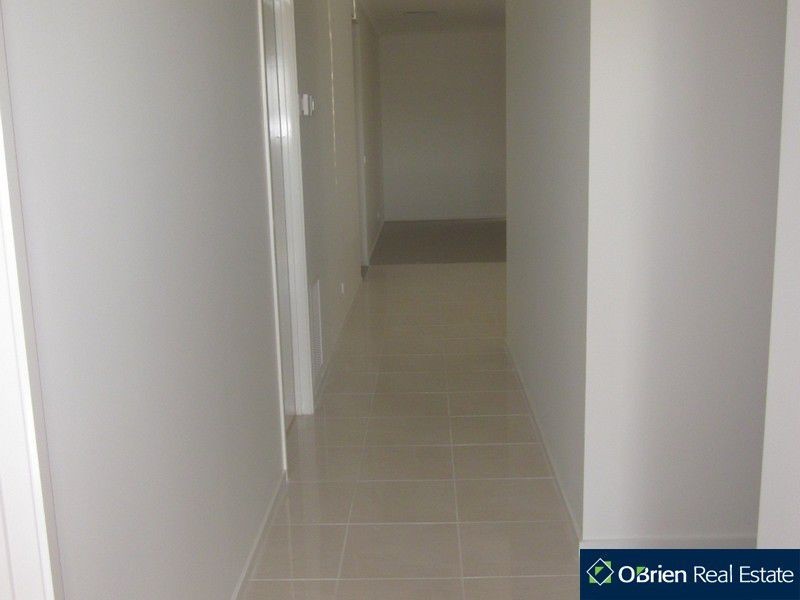 9 Frankland Street, Clyde North VIC 3978