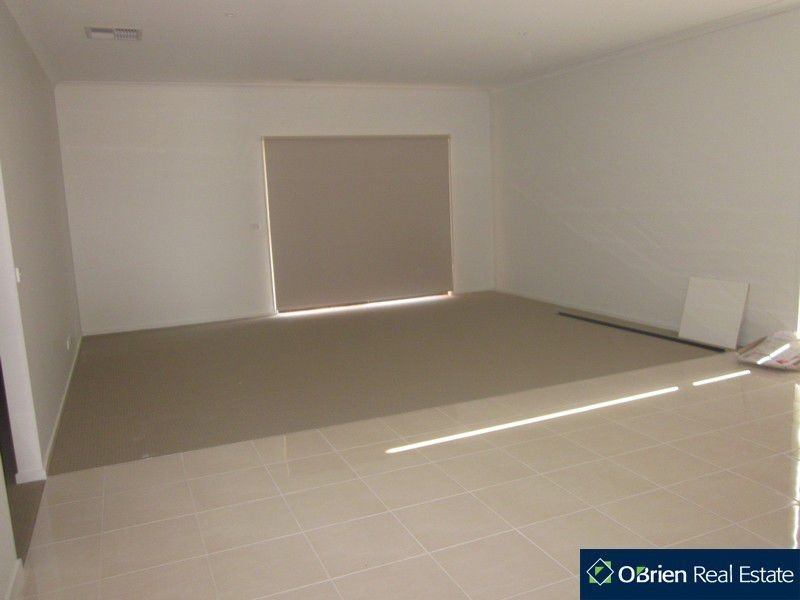 9 Frankland Street, Clyde North VIC 3978