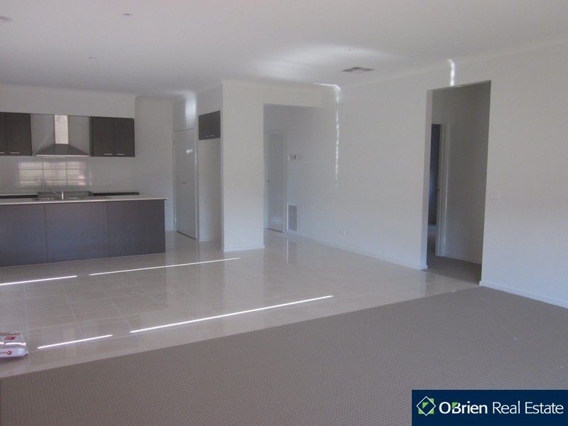 9 Frankland Street, Clyde North VIC 3978