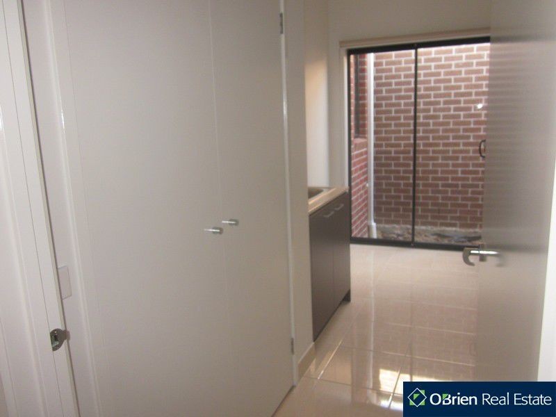 9 Frankland Street, Clyde North VIC 3978