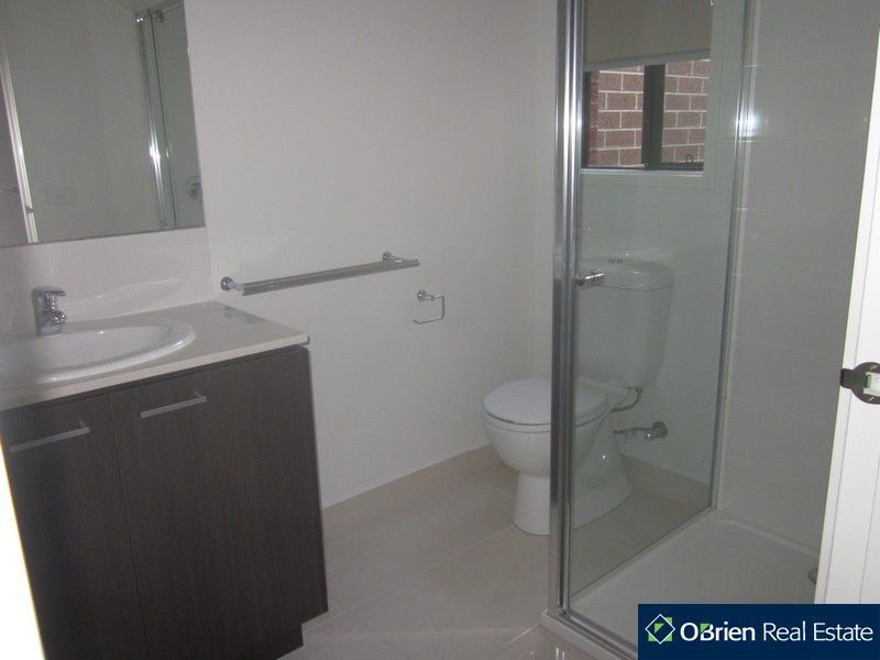 9 Frankland Street, Clyde North VIC 3978