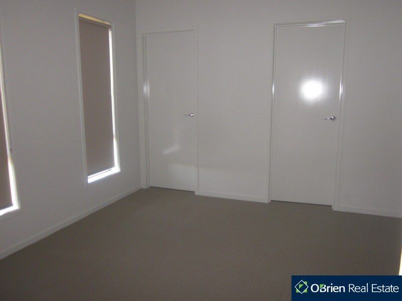 9 Frankland Street, Clyde North VIC 3978