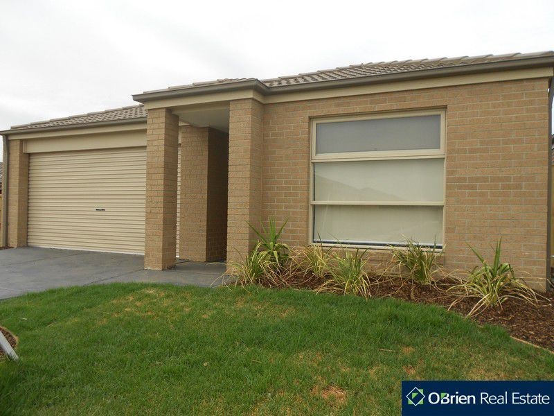 54 Linden Tree Way, Cranbourne North VIC 3977