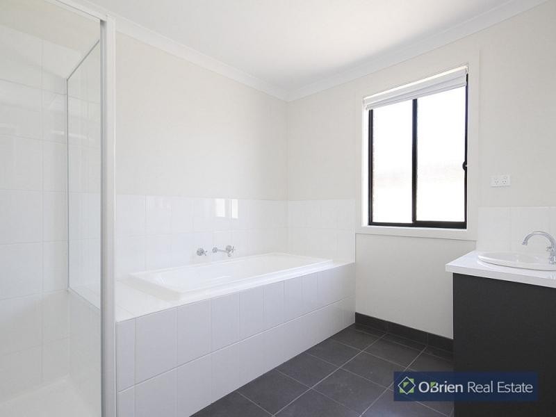 L336 Bavaria Lane, Pakenham VIC 3810