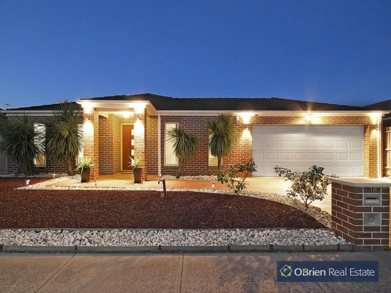 16 Tenterfield Drive, Narre Warren South VIC 3805