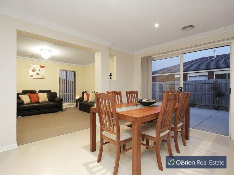 16 Tenterfield Drive, Narre Warren South VIC 3805